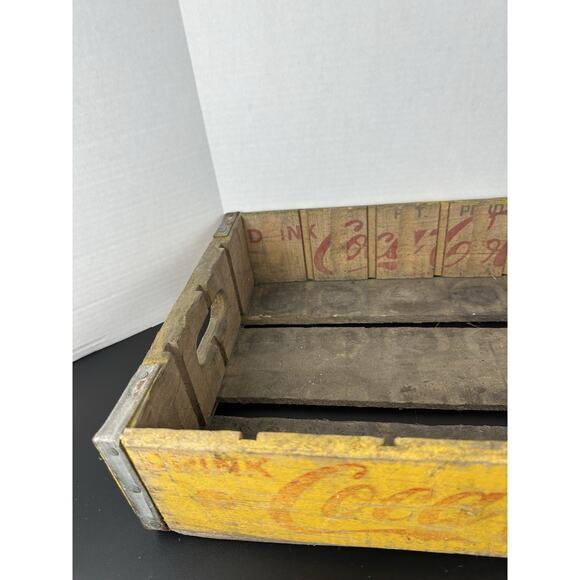 Vintage Early 1900’s Coca-Cola Yellow Wood Bottle Crate - Picture 2 of 7